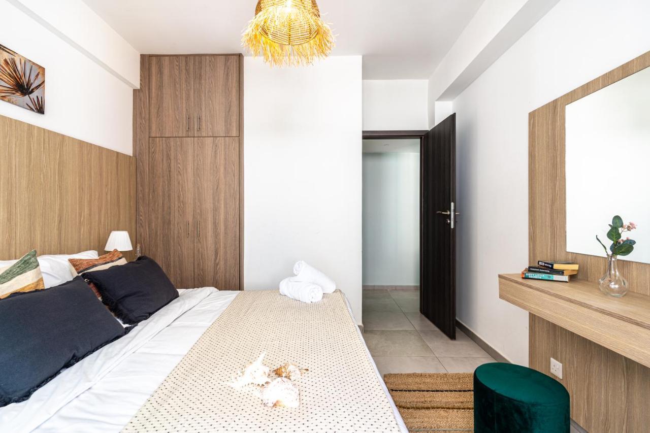 Beach Daze 1-BR Apt By Finikoudes Beach Larnaka Exterior foto