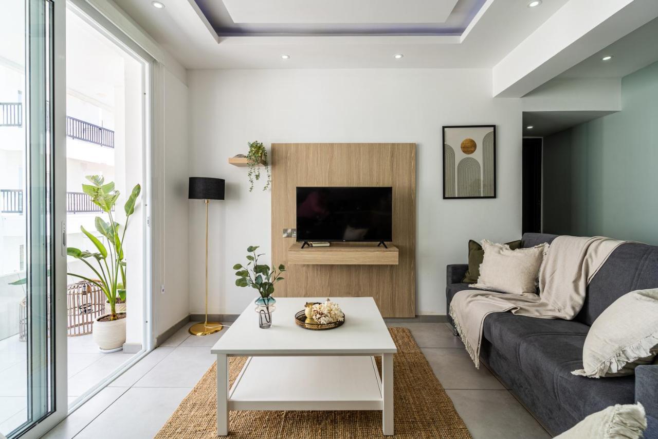 Beach Daze 1-BR Apt By Finikoudes Beach Larnaka Exterior foto